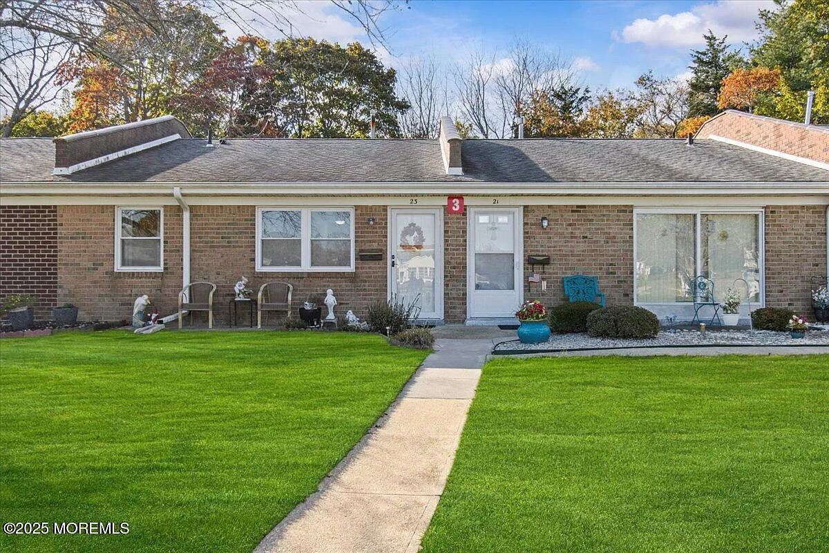 23 River Edge Drive photo 1