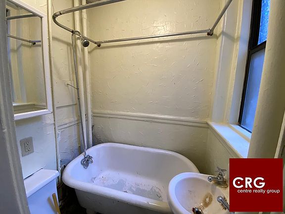 3rd image of 9 Myrtle St APT 8