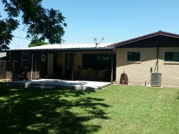 704 Birdwell Ln, Big Spring, TX 79720