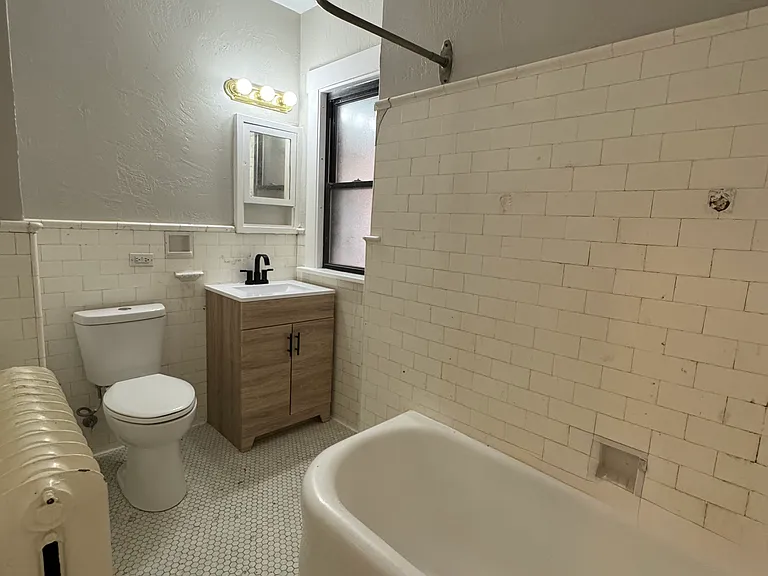 2816 Broadway Ave #K — Photo 12