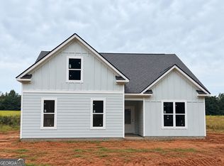 67 Oak Rd, Locust Grove, GA 30248