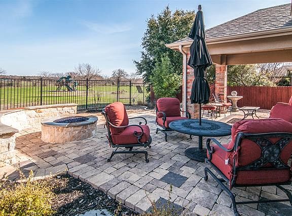 2nd image of 3828 Lakeway Dr