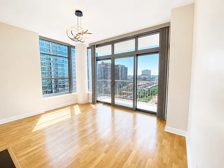 1600 S Prairie Ave #1708 — Photo 8