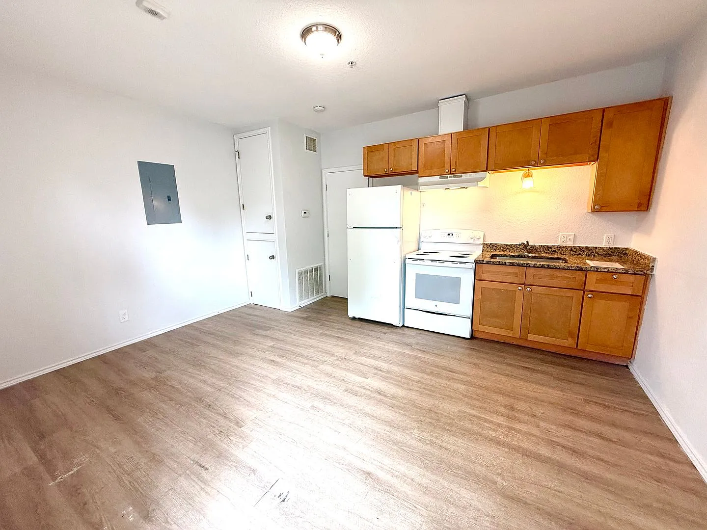 816 Rivas St — Photo 4