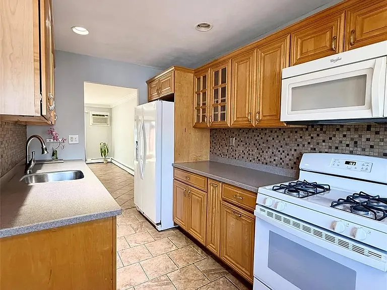 56 Coolidge St — Photo 7