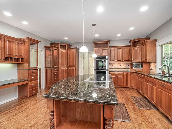4th image of 5901 Londonberrie Ct