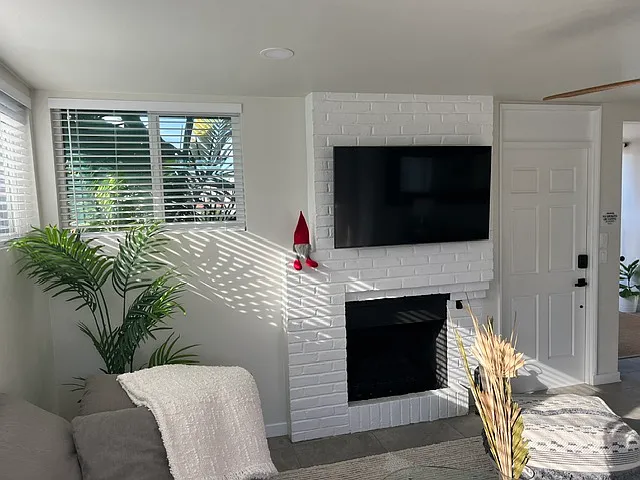 2 bed, 1250 sqft, $7,850 — Photo 4