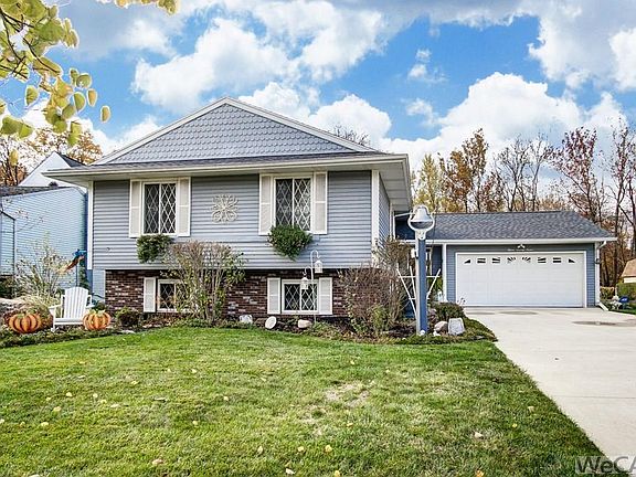 2nd image of 1577 Loch Loman Way