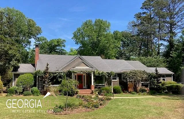806 Maple Dr photo 1