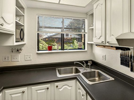 5th image of 495 Chestnut St APT 23