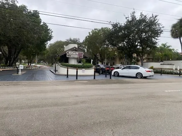 7675 NW 79th Ave APT 109, Tamarac, FL 33321