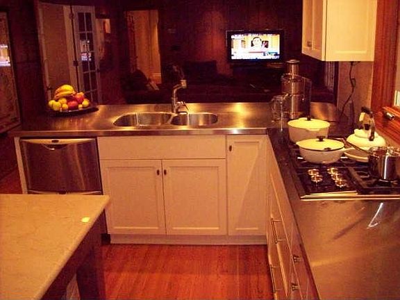 3rd image of 400 Hathaway Ct