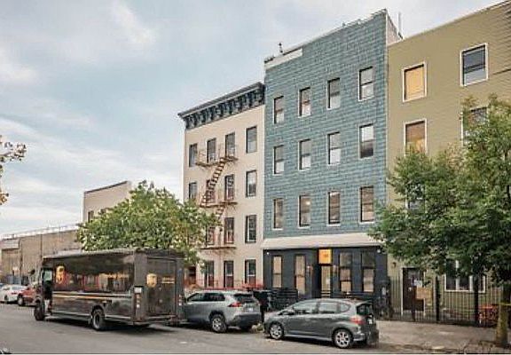 4th image of 240 Montrose Ave #2A