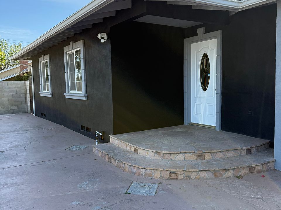 1st image of 10601 Magnolia Ave #1