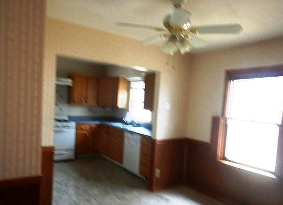 4th image of 219 Ryan Ave