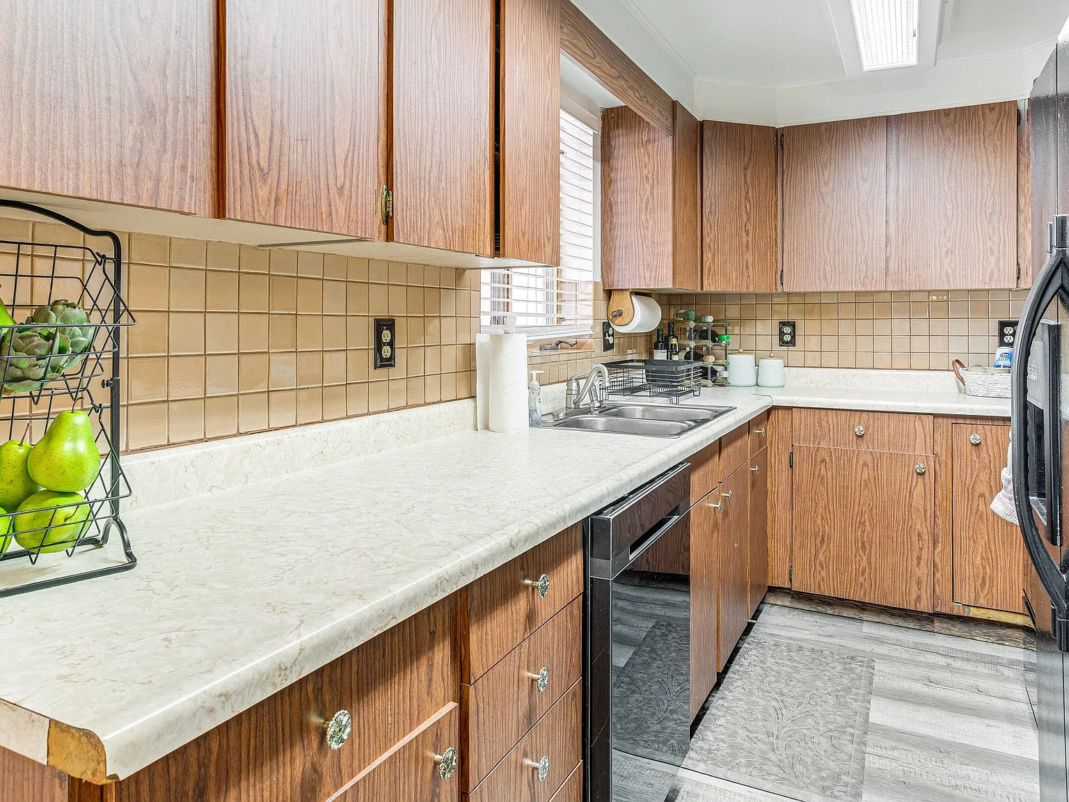 532 Elmira St — Photo 2