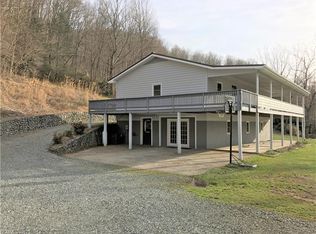 158 Green Meadow Ln, Mars Hill, NC 28754