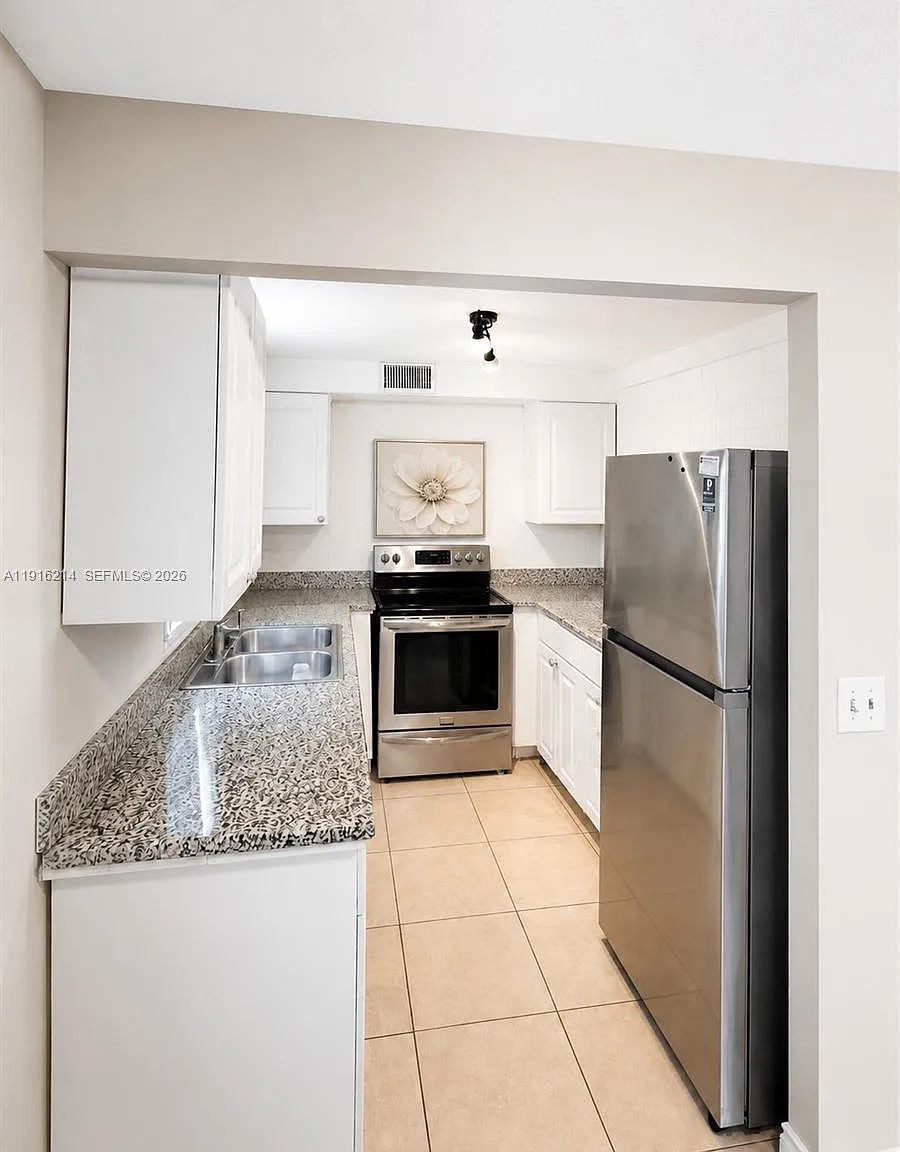 Kings Point Tuscany Condo — Photo 3