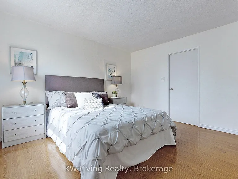 633 Bay St #814 — Photo 29