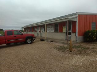 822 T M West Pkwy, West, TX 76691