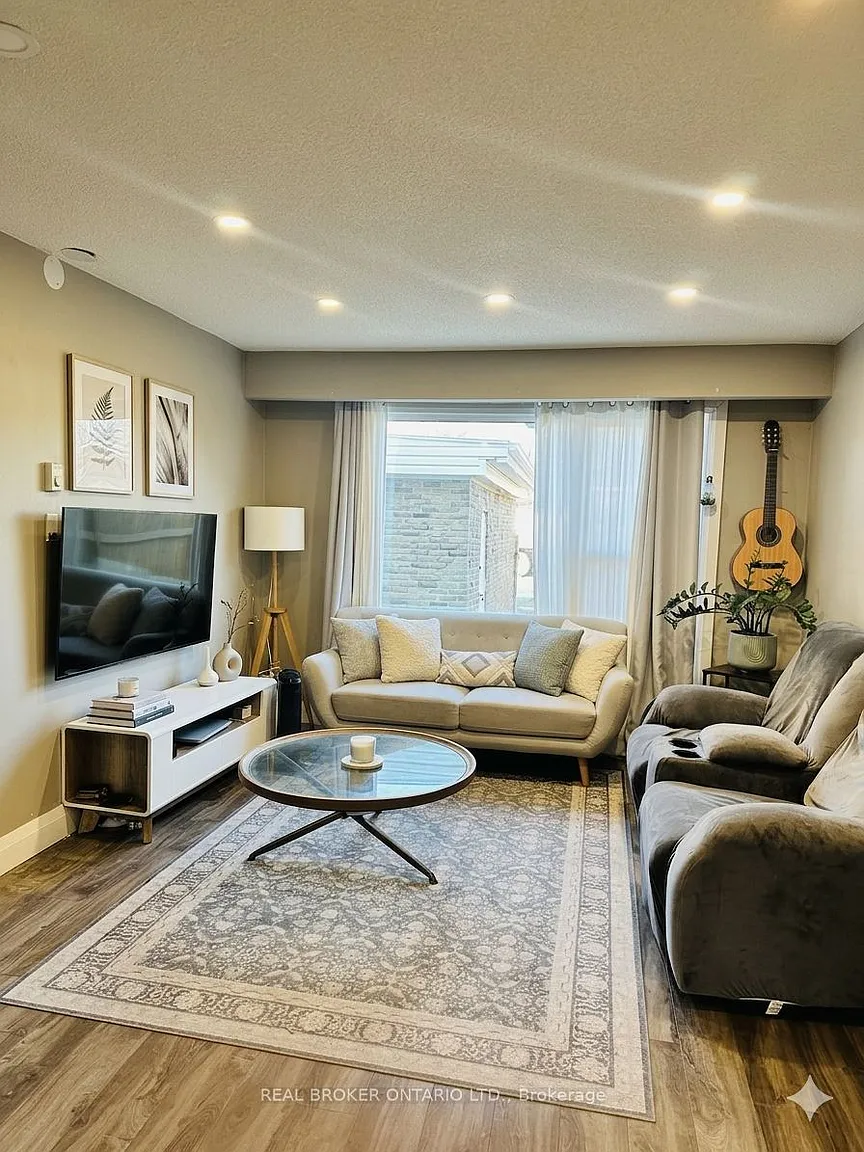 8 Ralgreen Cres photo 1