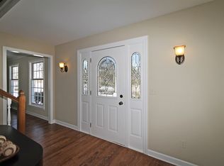 572 Windsor Ln, Batavia, IL 60510