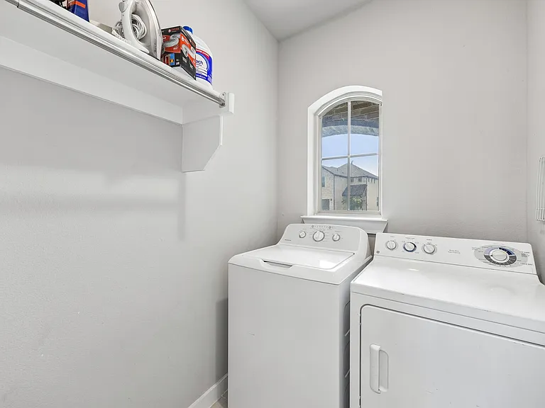 2321 Green River Rd — Photo 7