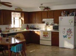 410 W Vanaltena Ave, Cedar Grove, WI 53013