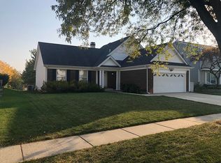 2153 Primrose Ln, Schaumburg, IL 60194