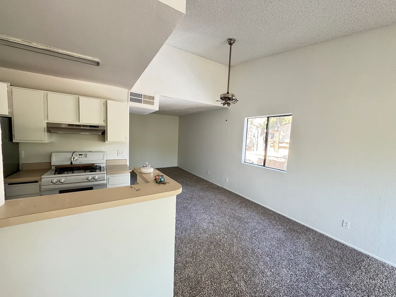 Studio, 600 sqft, $1,550 — Photo 3