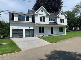 1 Macarthur Dr, Old Greenwich, CT 06870