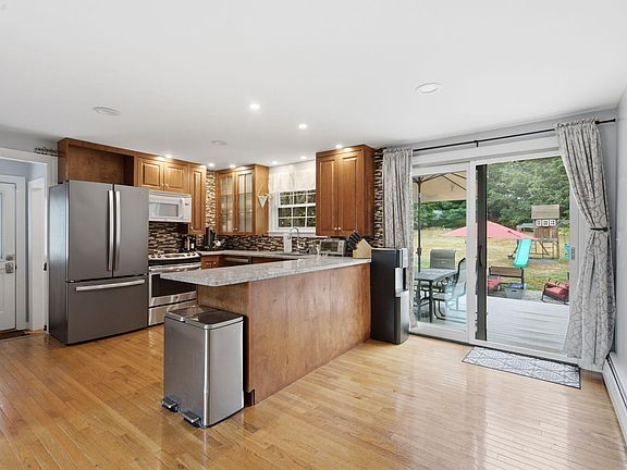5th image of 63 Greenwood Lane