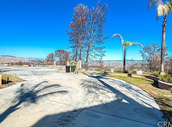 2nd image of 920 S Canyon Heights Dr