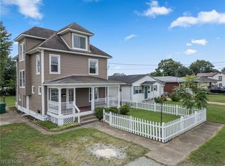 1009 Poplar St, Belpre, OH 45714