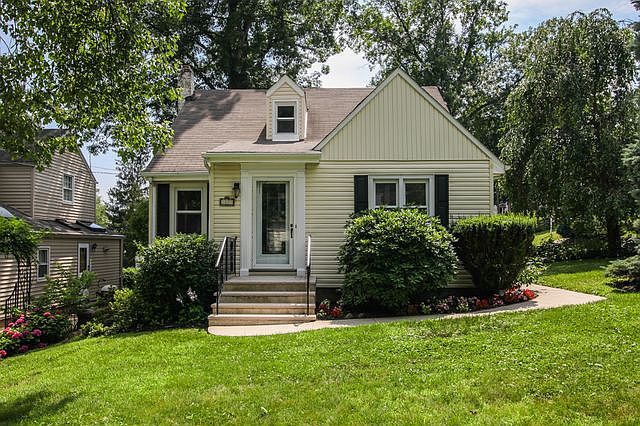 1st image of 17 Stony Hill Pl