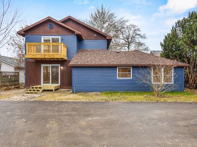 609 E Main St, Stoughton, WI, 53589
