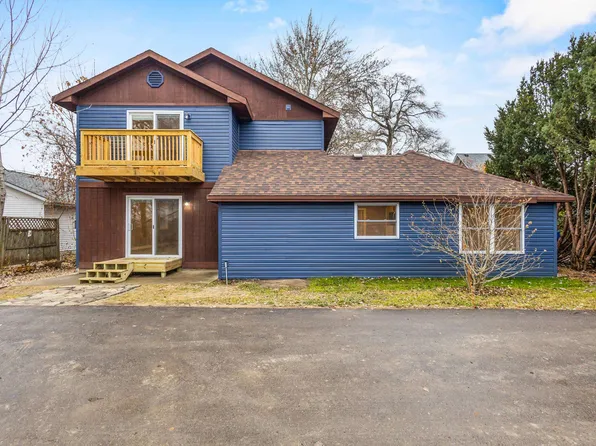 609 E Main St, Stoughton, WI 53589