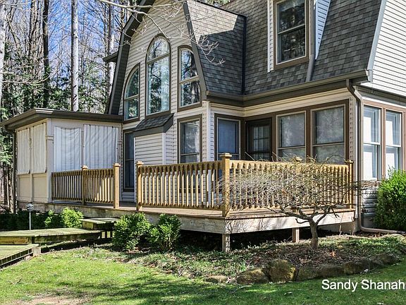 3rd image of 2348 Lakeshore Dr