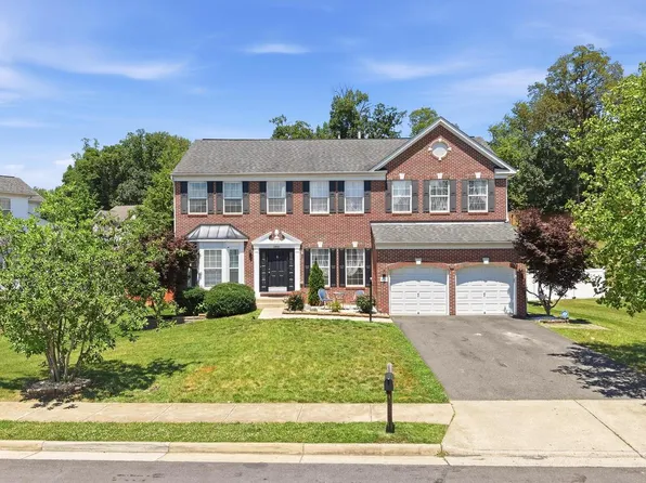 2861 Powell Dr, Woodbridge, VA 22191