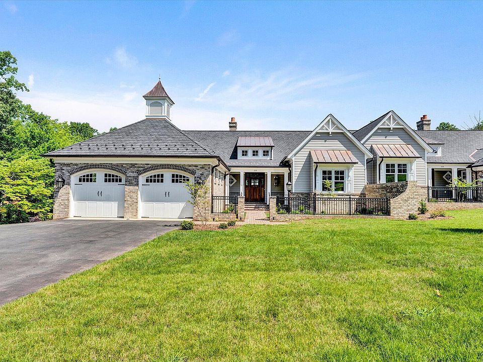 1st image of 215 Grande Villa Dr