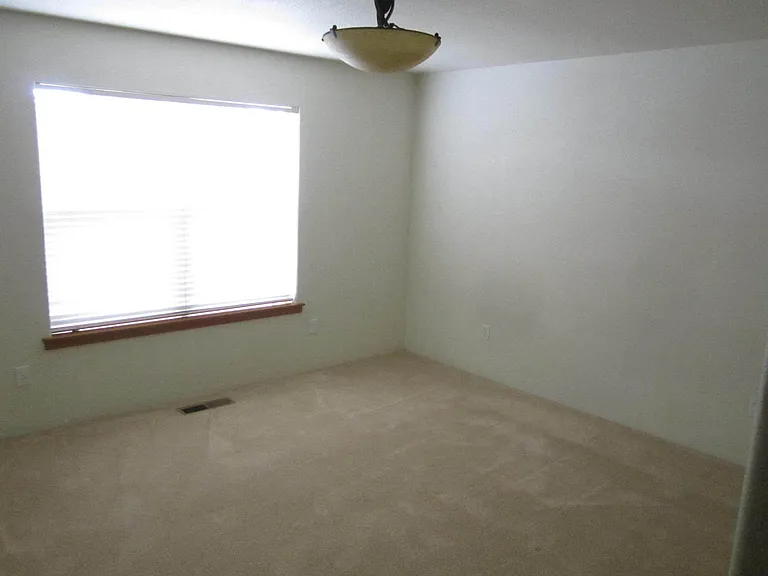 820 Isherwood Dr — Photo 8
