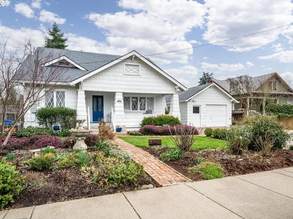 524 N 5th St, Creswell, OR 97426