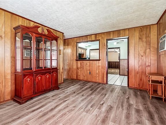 3rd image of 704 Arnold Ave