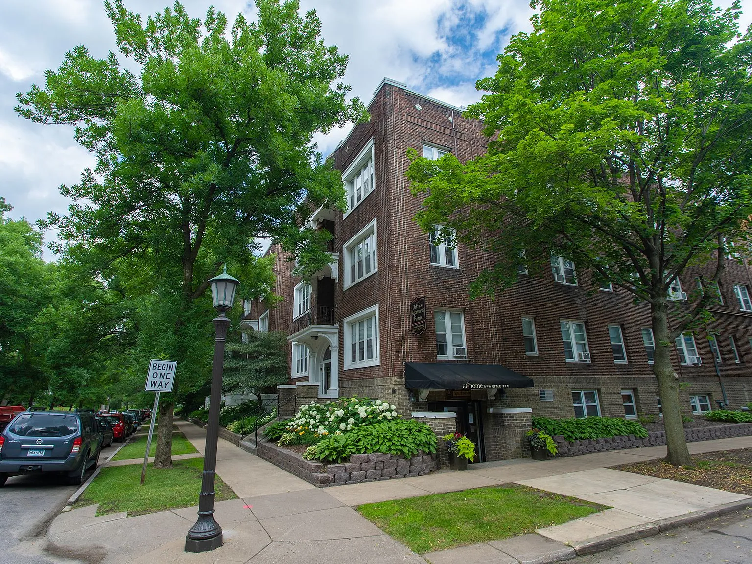 Oakview Apartments — Photo 3