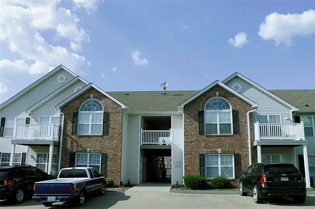 Lexington Place Apartments — Photo 1