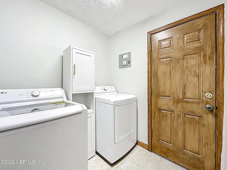 138 E Duval St — Photo 47