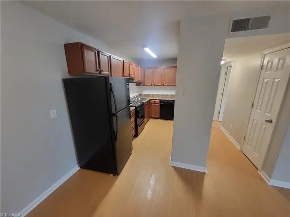 2829 N Ohenry Blvd APT D, Greensboro, NC 27405