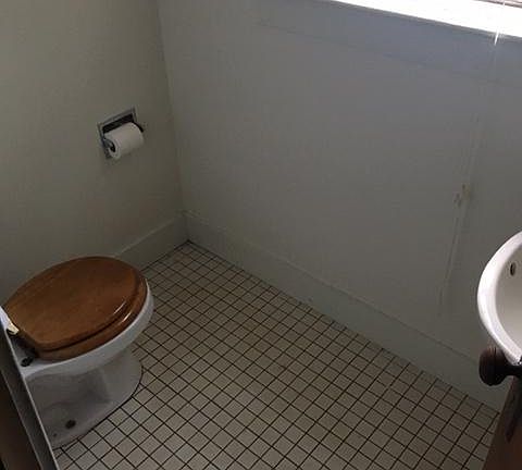 5th image of 840 W 5th St