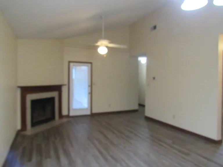 2025 Cambridge Cir — Photo 7