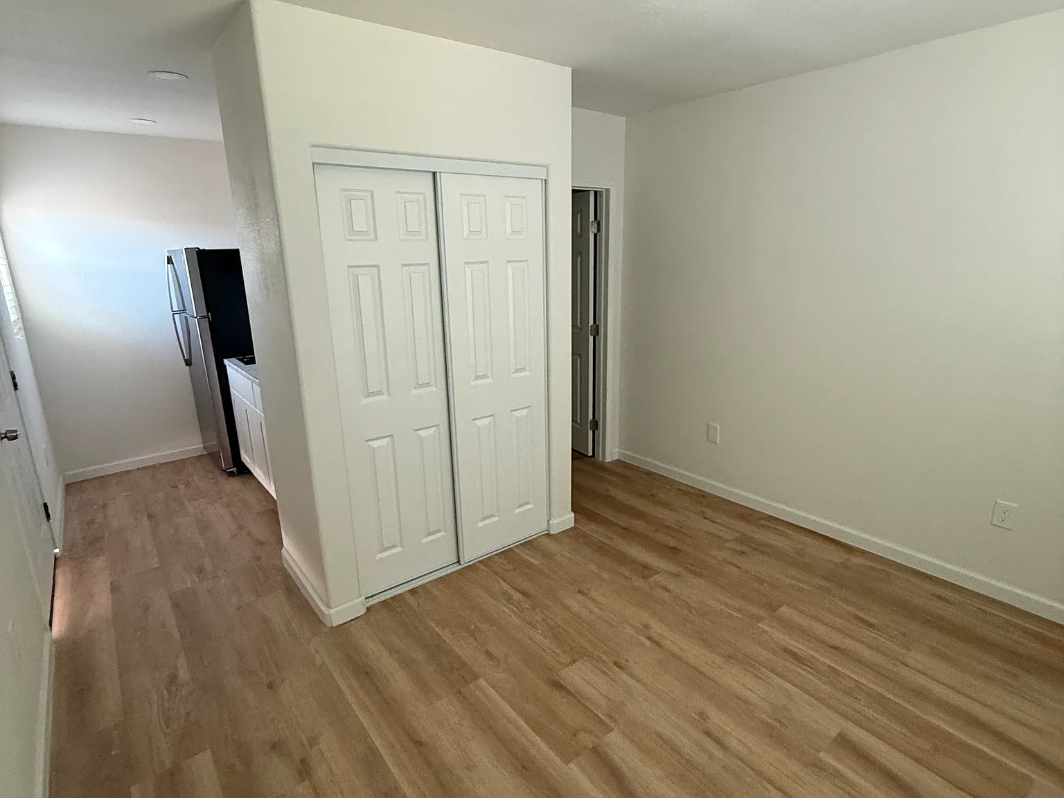 Studio, $950 — Photo 3